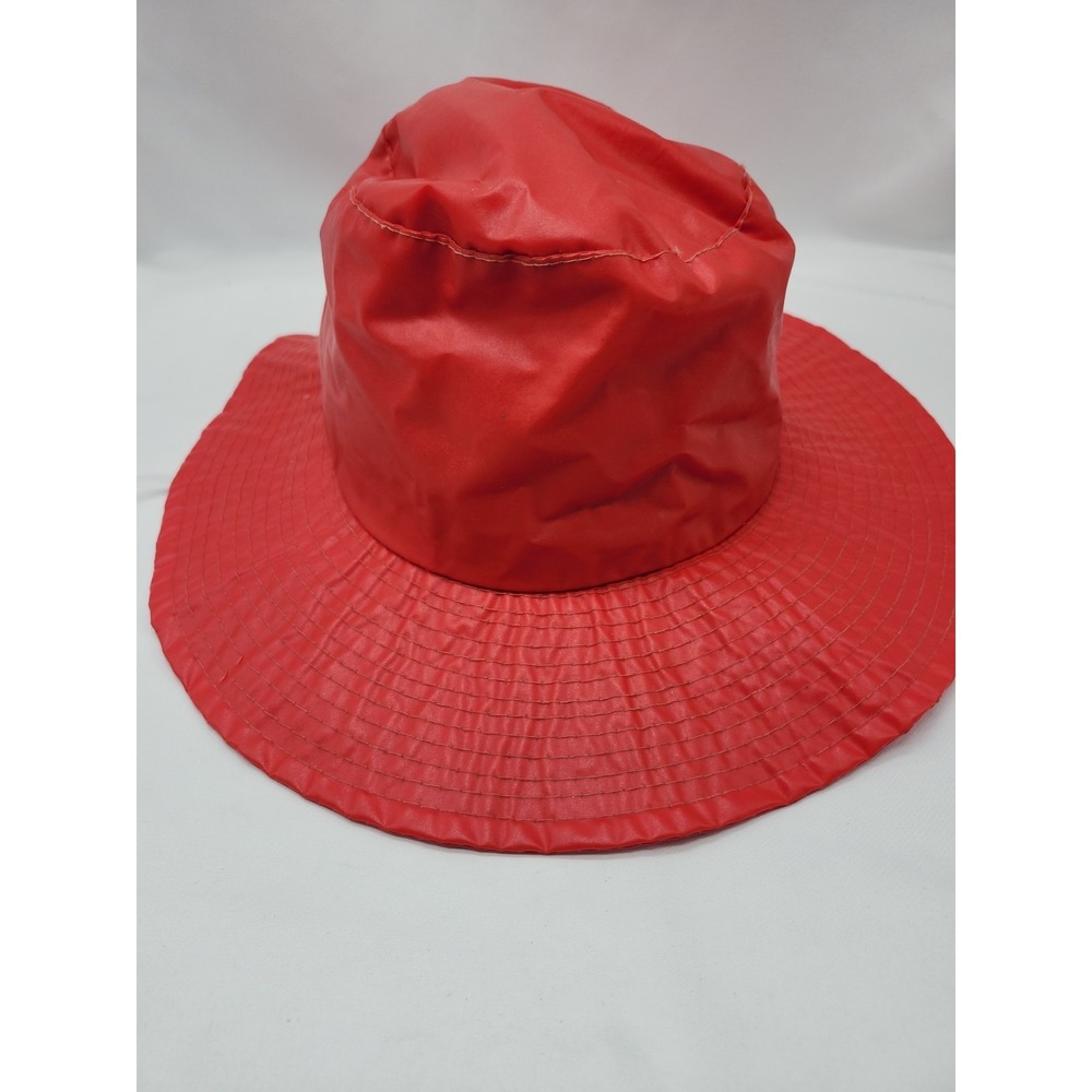 Vintage Red Vinyl Bucket Hat‎